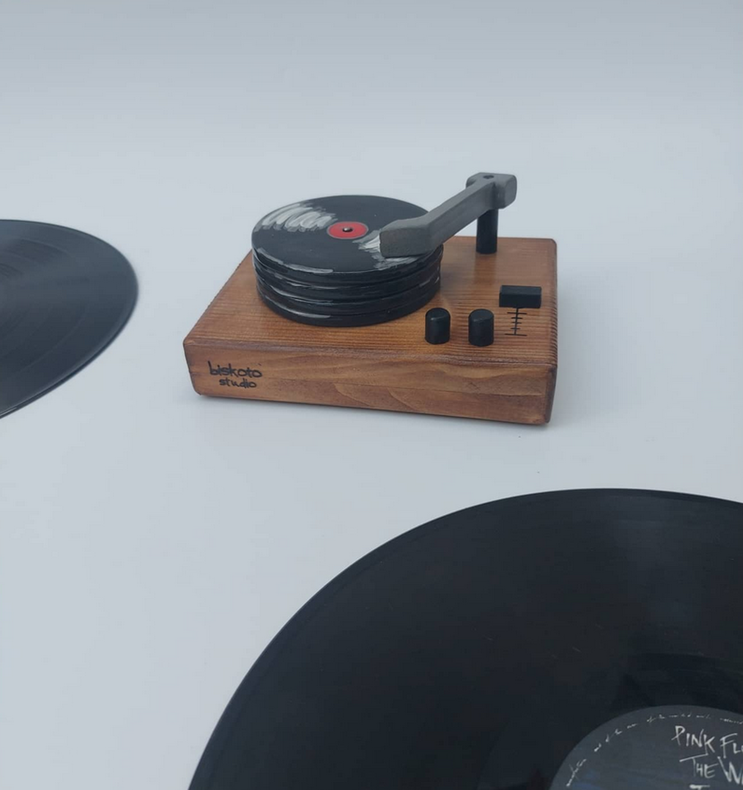 Wooden Record Player Coaster Holder with 4 Disc Shaped Ceramic Coasters, Music Producer Gifts