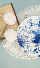 Φόρτωση εικόνας στο εργαλείο προβολής Συλλογής, Πορσελάνινα Χρωματιστά Πιάτα Με Μπλε Και Χρυσές Λεπτομέρειες, Σετ των 2
