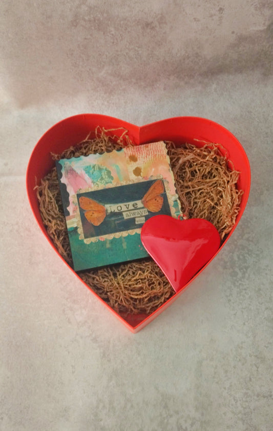 Κουτί Δώρου "Η Αγάπη Πάντα Νικά"