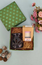 Load image into Gallery viewer, Wax Melter Gift Set, Ceramic Wax Burner With Soy Wax Melts
