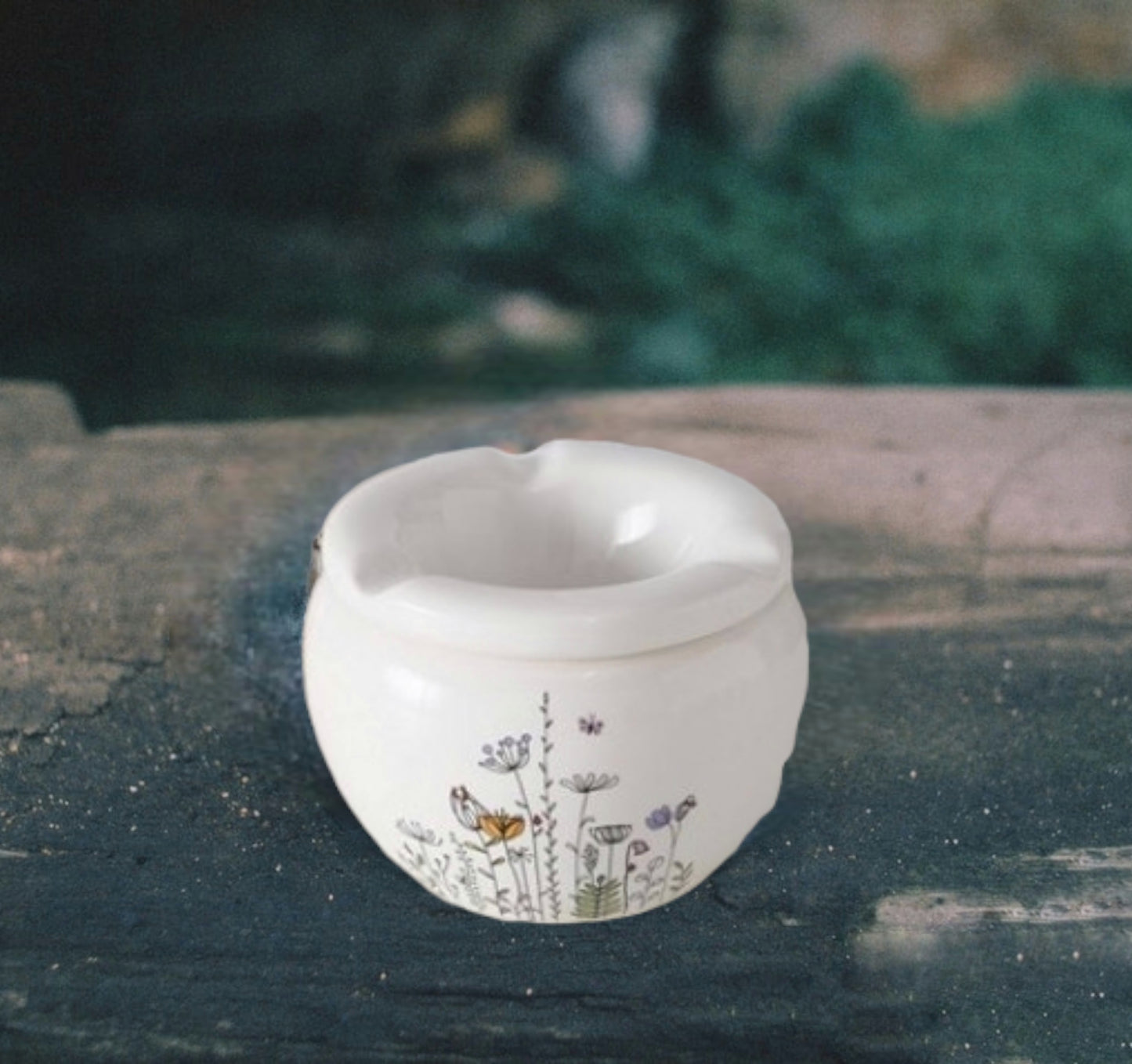Vintage Style Ceramic Ashtray, Floral Lidded Ashtray For Outdoors
